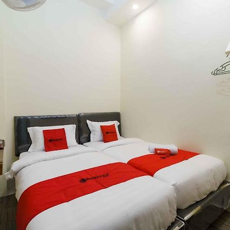 Reddoorz Syariah Near Lubang Jepang Bukittinggi Hotel Exterior foto