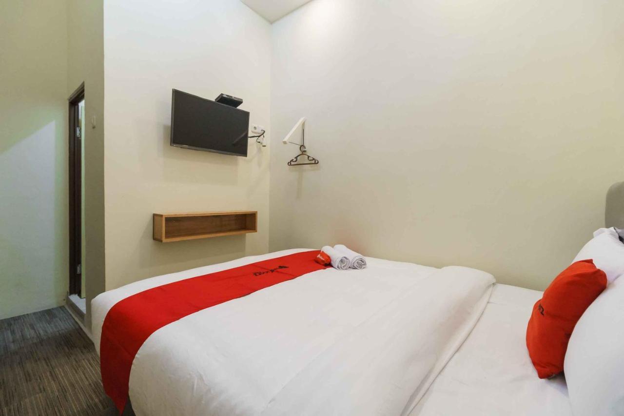 Reddoorz Syariah Near Lubang Jepang Bukittinggi Hotel Exterior foto