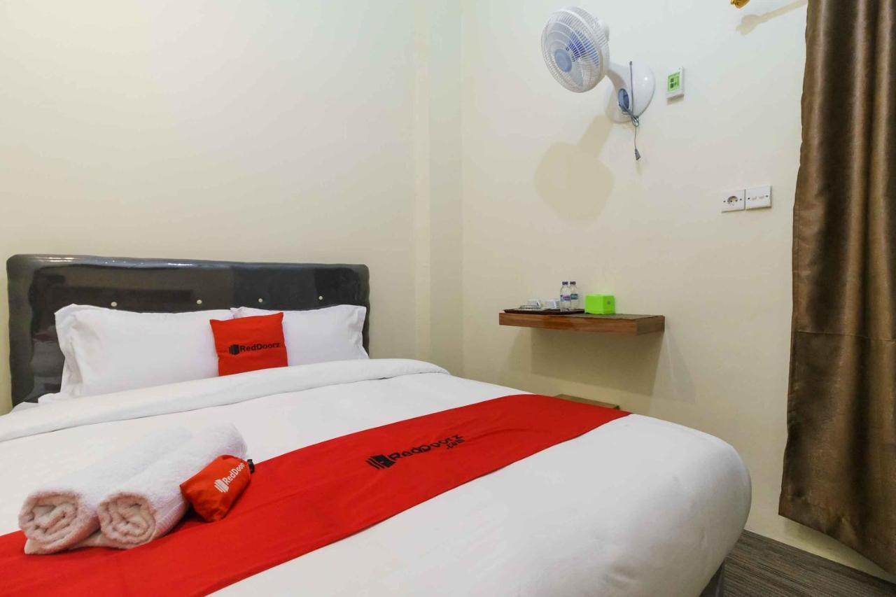 Reddoorz Syariah Near Lubang Jepang Bukittinggi Hotel Exterior foto