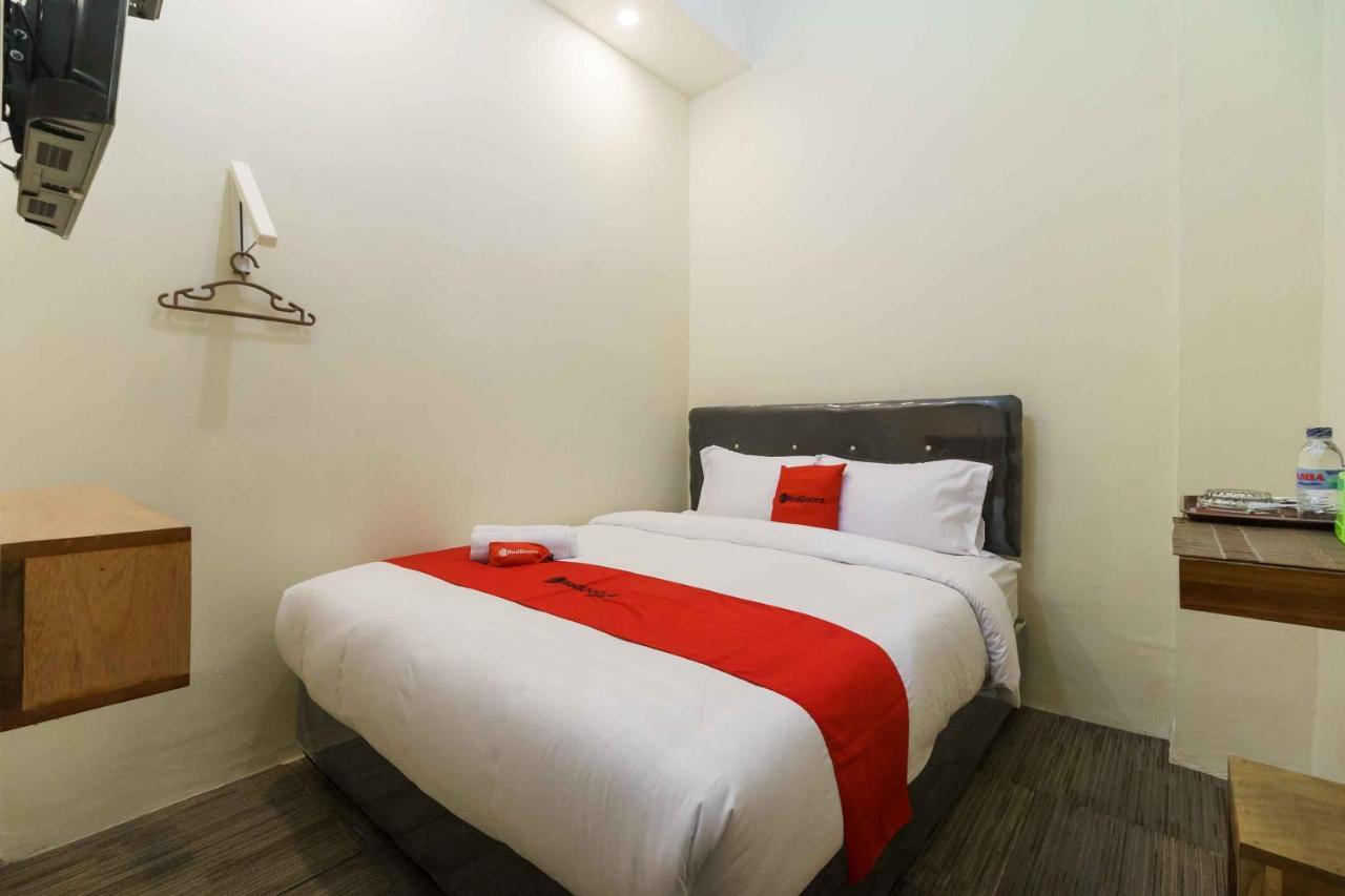 Reddoorz Syariah Near Lubang Jepang Bukittinggi Hotel Exterior foto