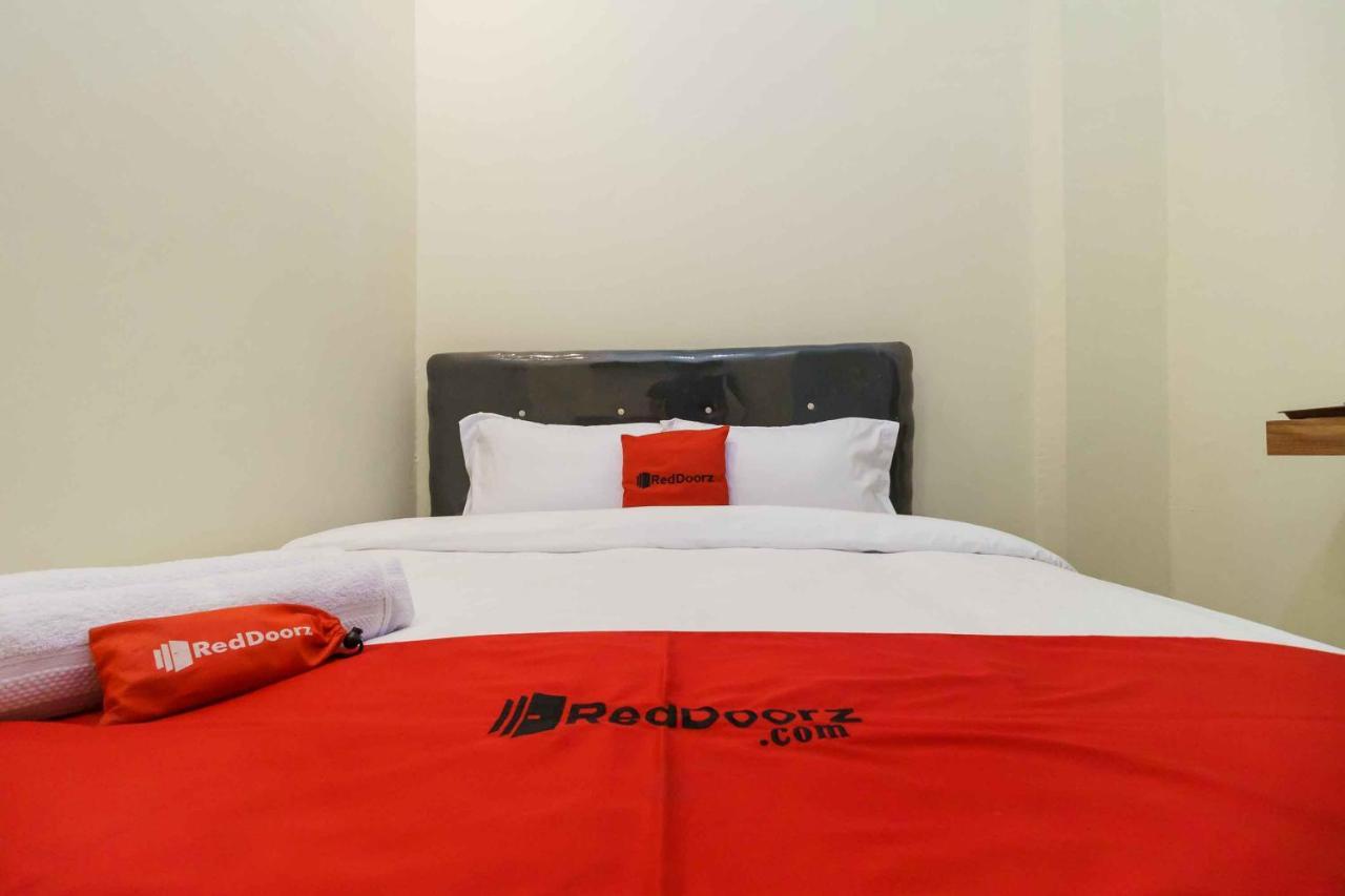 Reddoorz Syariah Near Lubang Jepang Bukittinggi Hotel Exterior foto